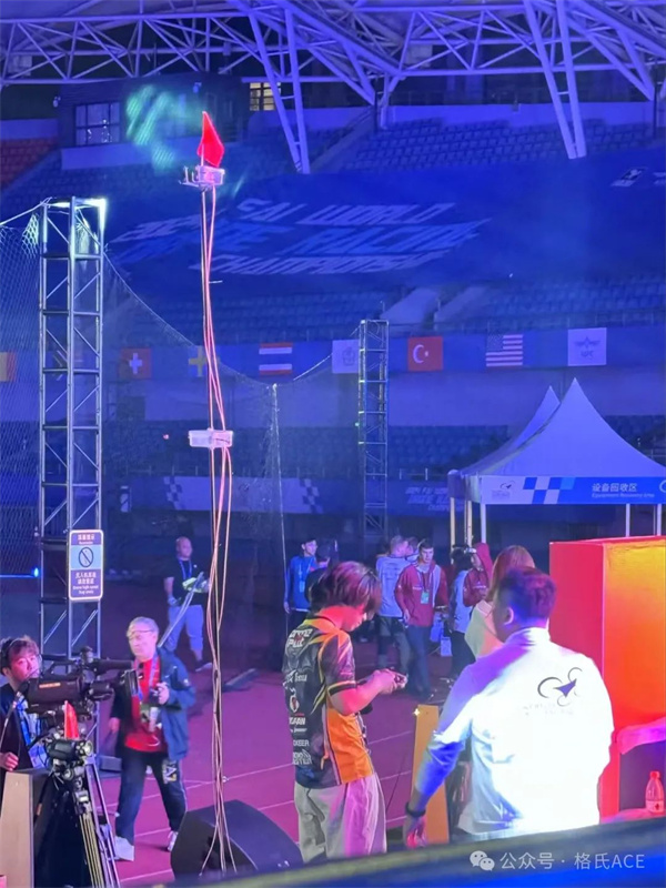 龍隊(duì)首創(chuàng)的超長(zhǎng)信號(hào)接收天線(xiàn)