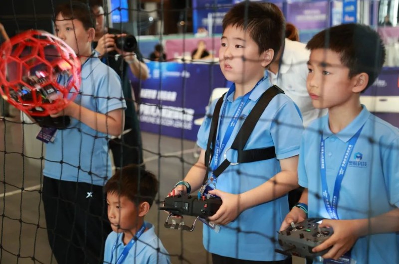 無人機足球比賽中