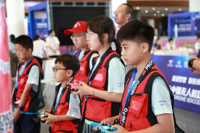 無人機足球比賽中