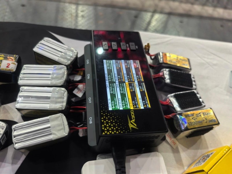 Tattu 無人機足球電池和充電器